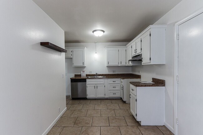 Foto del edificio - Updated 3 bedroom house with lots of extras!