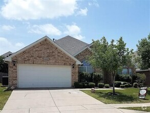 Building Photo - 2036 El Camino Dr