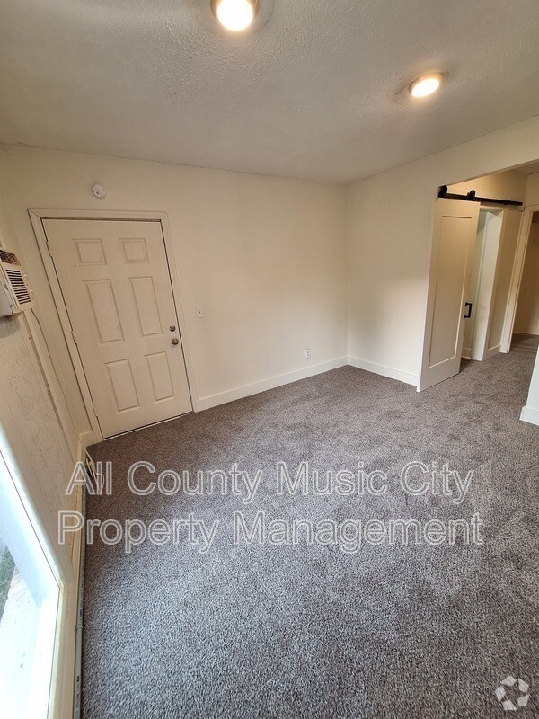 Building Photo - 105 Bonnabrook Dr