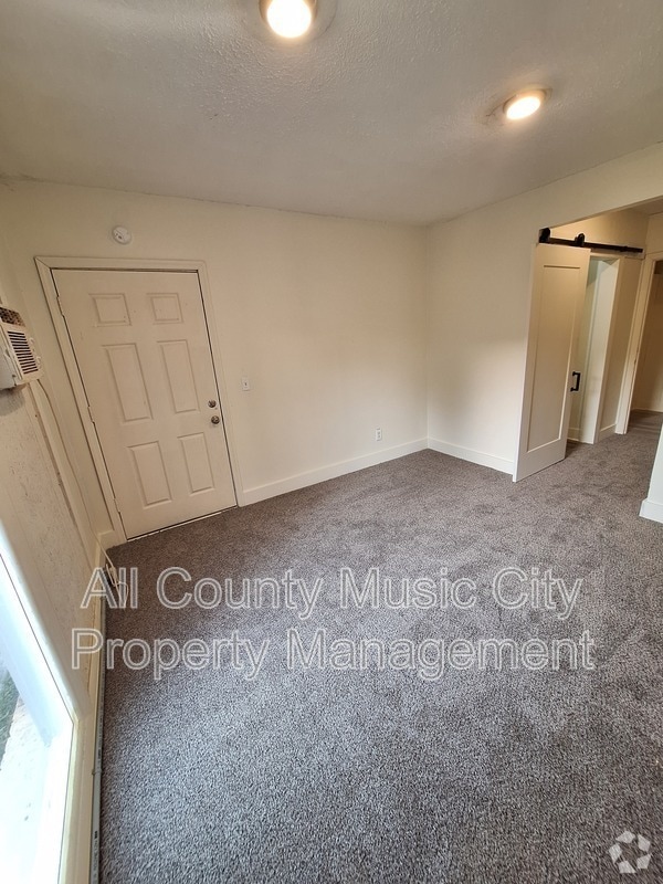 Building Photo - 105 Bonnabrook Dr