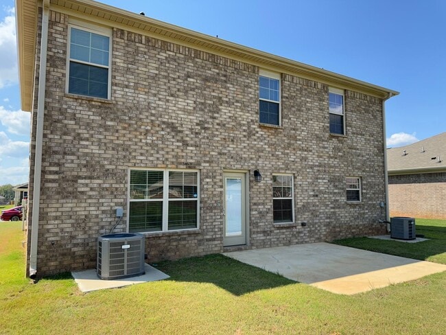 Building Photo - 1/2 off first full month rent move in special