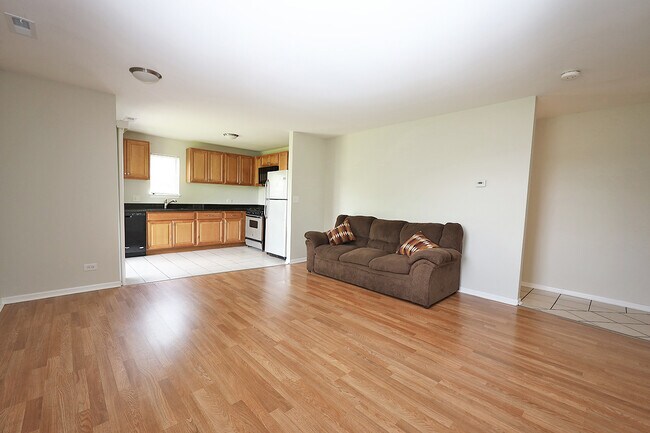 Building Photo - 29 N Park Boulevard Unit H