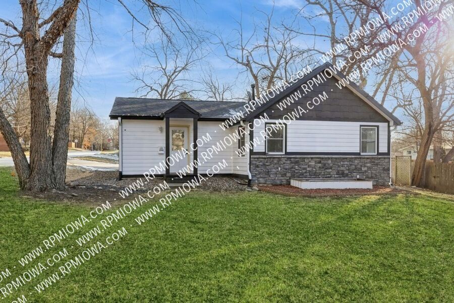 Primary Photo - CHARMING RANCH!! 3 Bedroom, 2 Bath Home in...