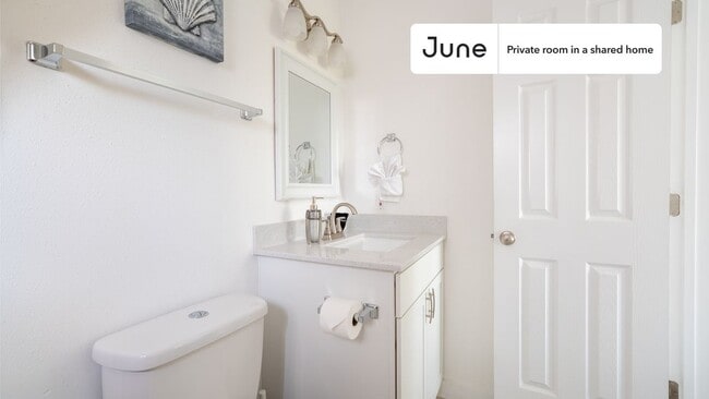 Building Photo - Private bedroom in 2 bed/2 bath Home