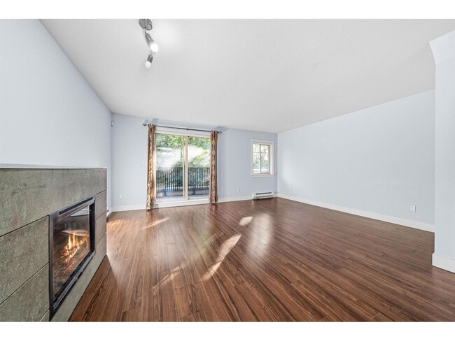 Photo du bâtiment - 13368-13372 72 Ave