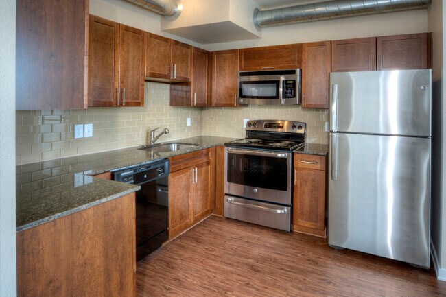 Building Photo - 1385 Rosewood Ave