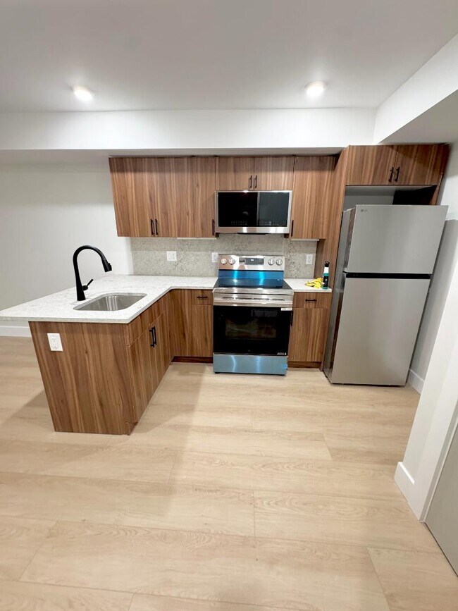 Building Photo - 118 E Huntingdon St