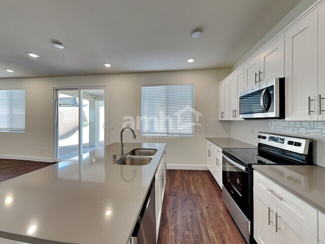 Foto del edificio - 8814 Carmine Cob Ave
