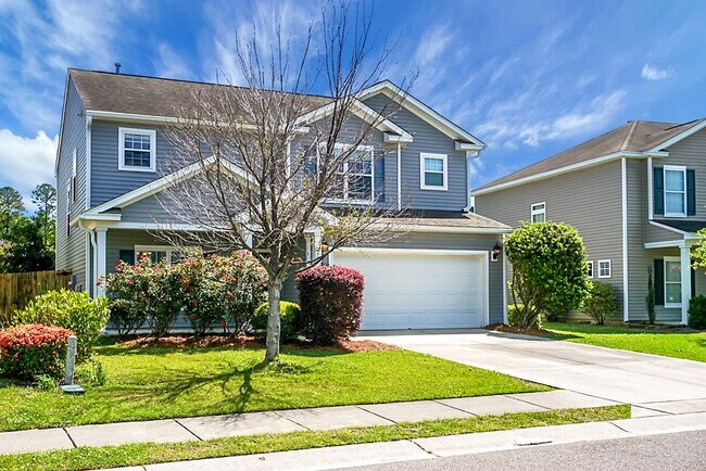 Foto del edificio - Comfortable Living, 4 BR 2.5 BA Home, Two Car Garage