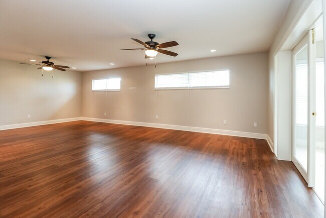Foto del edificio - 2228 Treehaven Cir