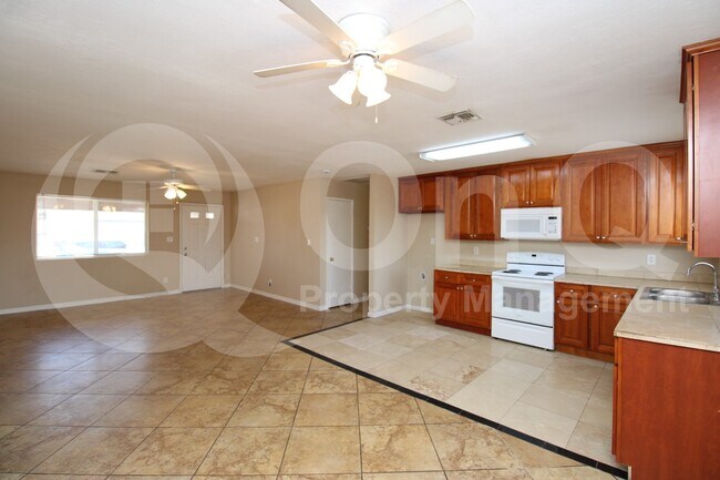 Building Photo - 4348 E Alta Vista Rd