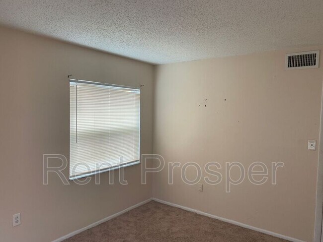 Foto del edificio - 7646 Forest City Rd