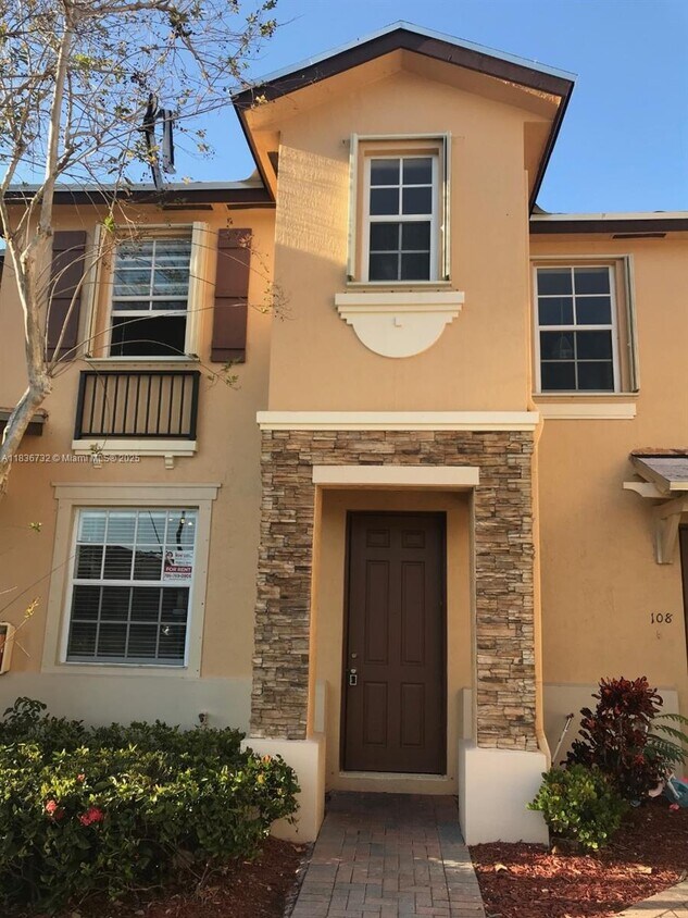 Foto principal - 3355 NE 13th Cir Dr