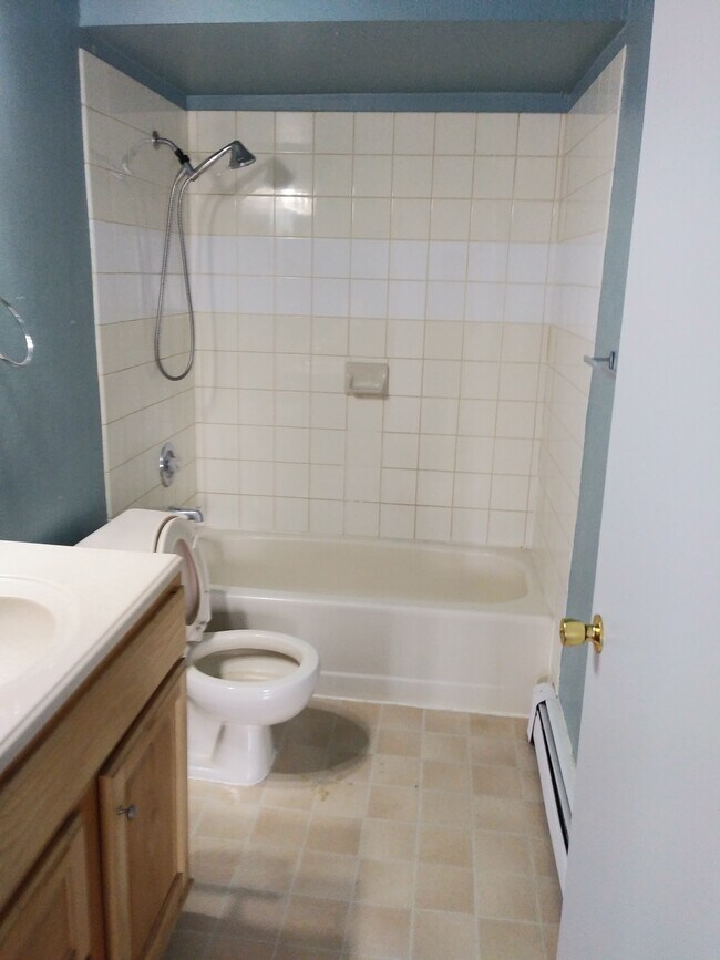 Bathroom - 2403 Turner St