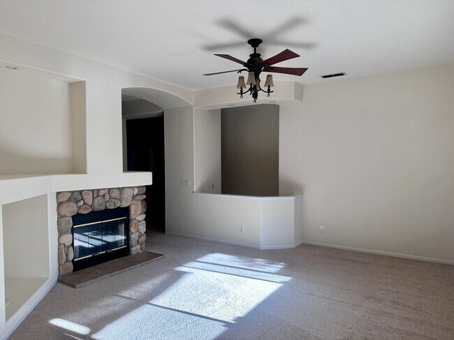 Foto del edificio - Gorgeous 3bd/2ba with 2 Car Garage in the ...