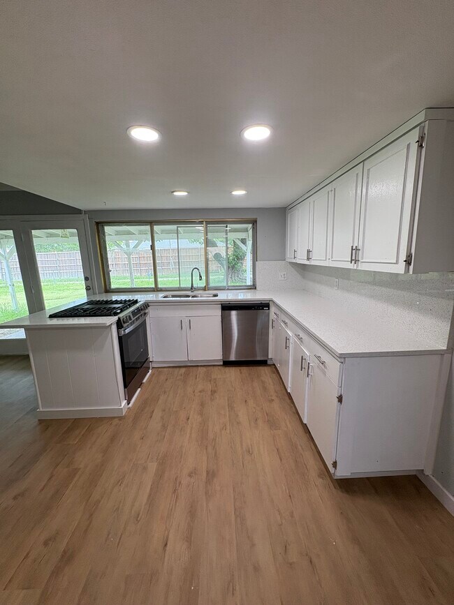 Foto del edificio - 5049 Overcrest Dr
