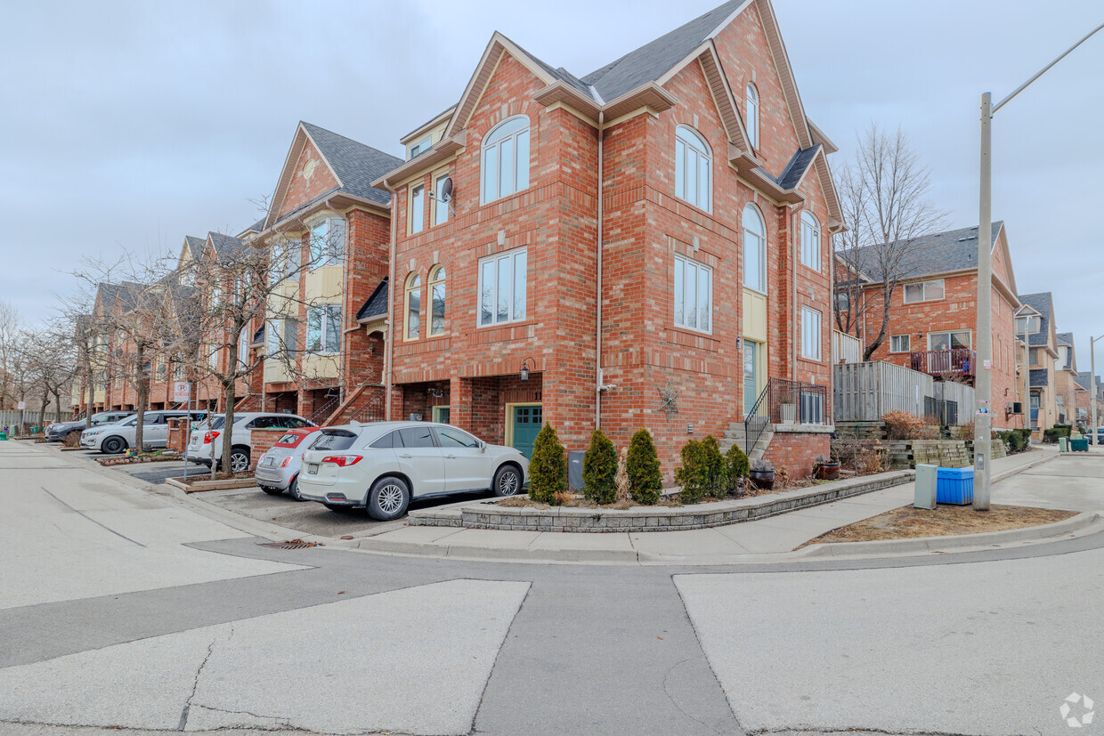 Building Photo - Applewood On The Park