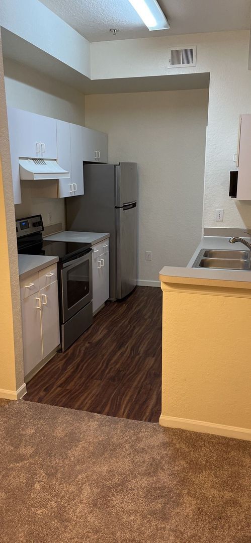 Building Photo - one bedroom condo for rent in Tampa Palms!