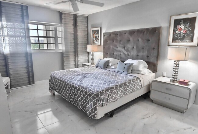 Foto del edificio - 2850 N Palm Aire Dr