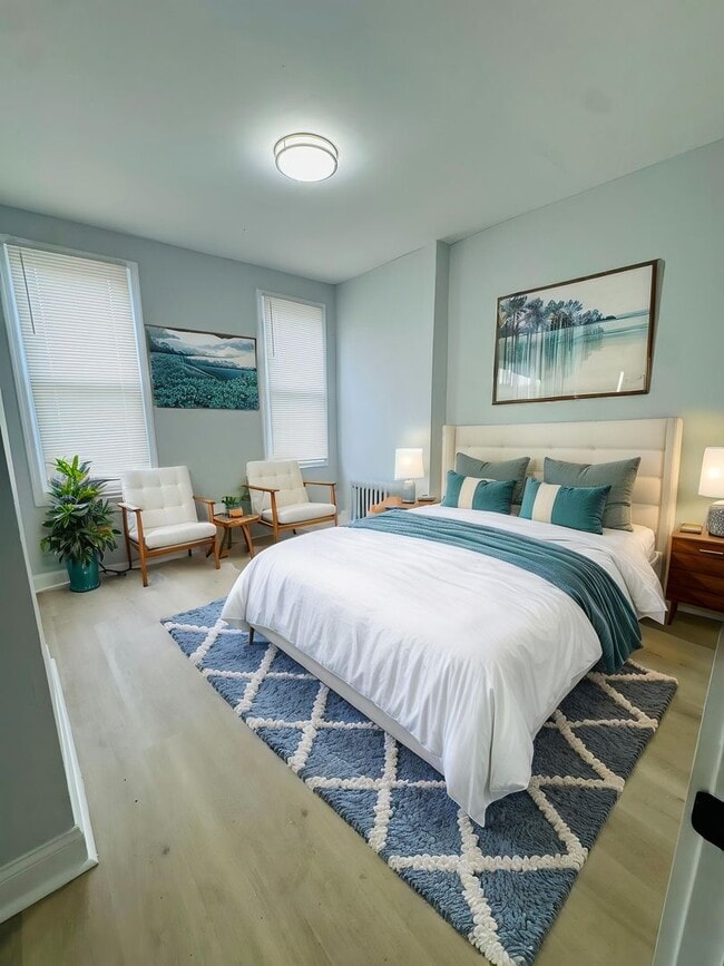 Building Photo - Remodeled Large 3bd/1.5 House with Rear ya...