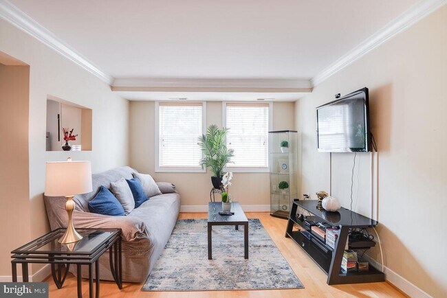 Photo - Amazing 2 bedroom/ 1 Bathroom unit with plenty natural light Apartment