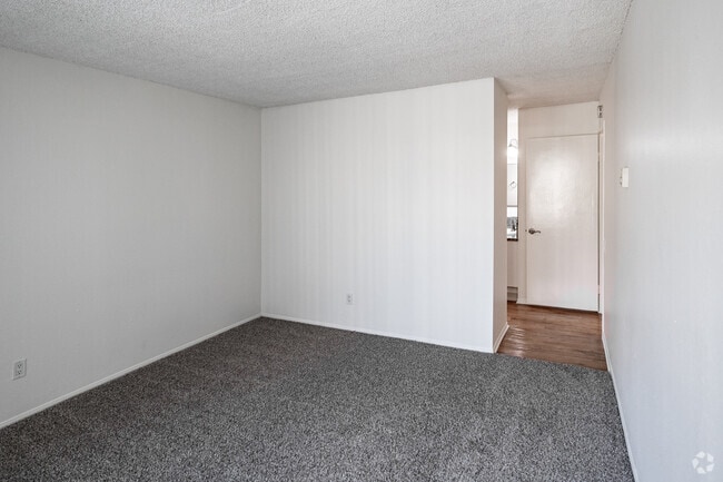 2BR, 2BA - 1,125SF - Primary Bedroom - Casa Del Amo
