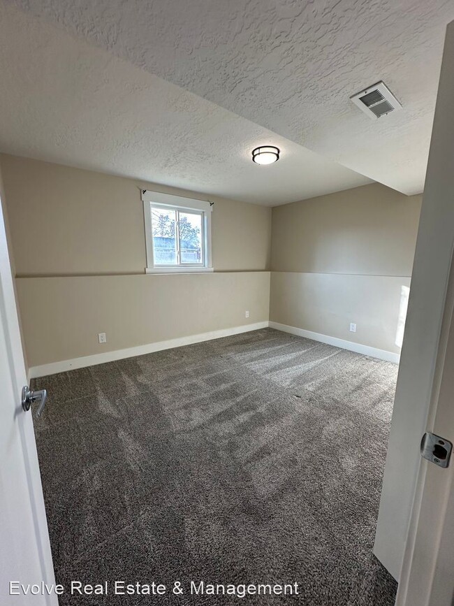 Building Photo - 4 br, 2 bath House - 1051 W 1375 N
