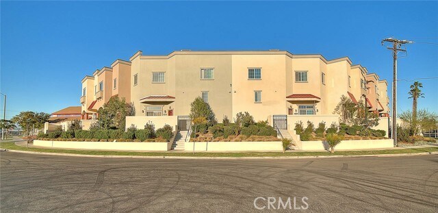 Building Photo - 900 S Dwight Ave