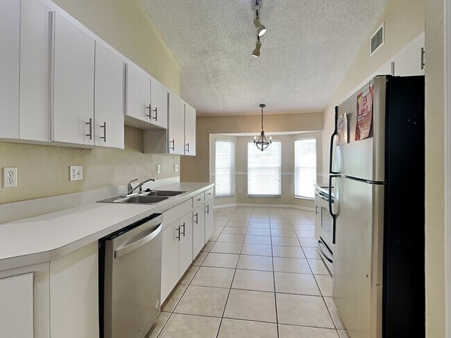Foto del edificio - 7881 Manor Dr