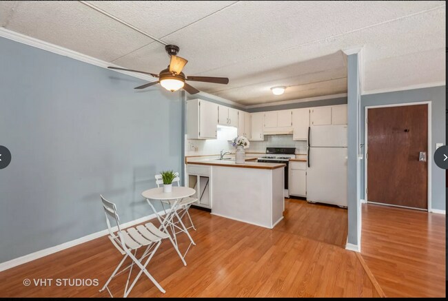 Foto del edificio - 5S066 Pebblewood Ln