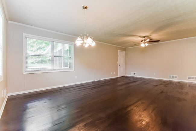 Foto del edificio - 391 Rock Meadow Dr