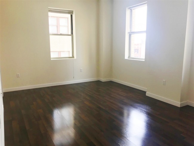Building Photo - 56 Beacon Way