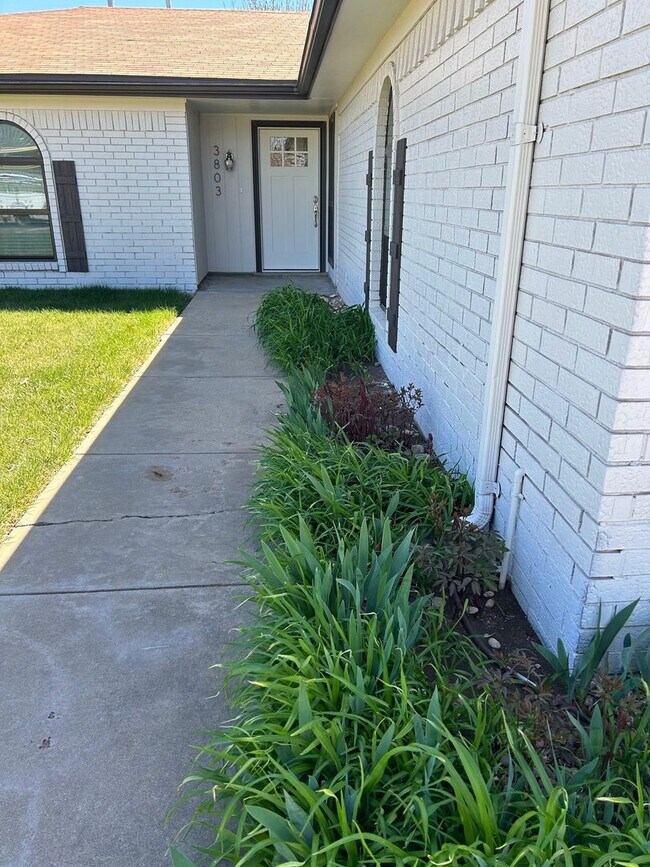 Foto del edificio - 3803 Harmony St