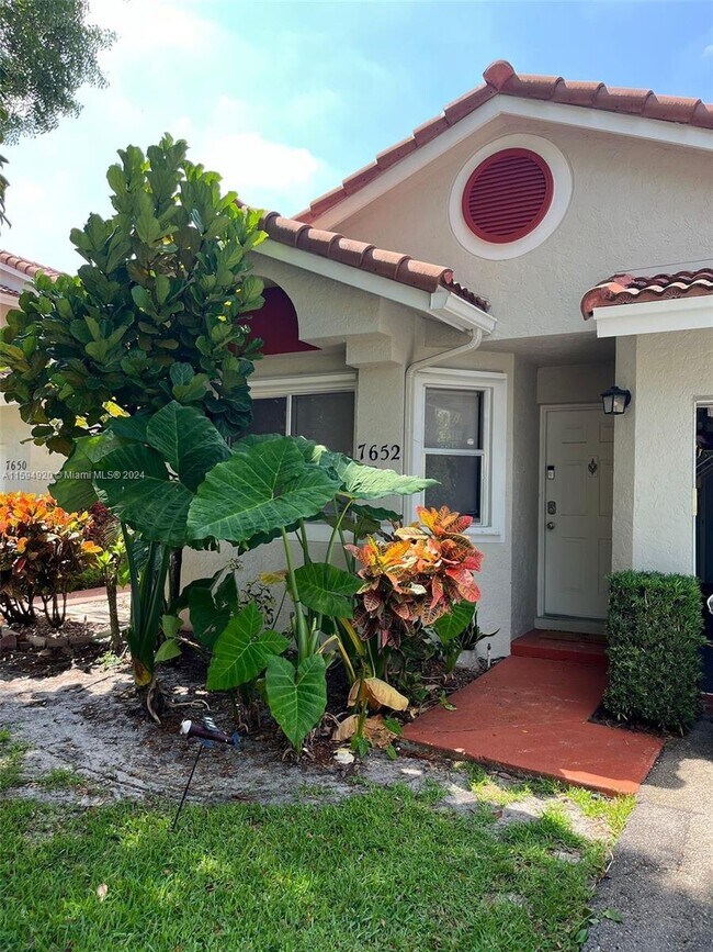 Building Photo - 7652 Pinewalk Drive South Apt #139, Margat...