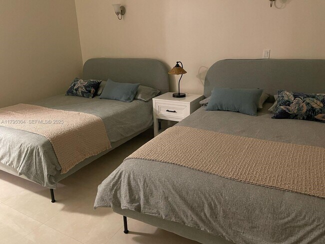 Foto del edificio - 100 Bayview Dr