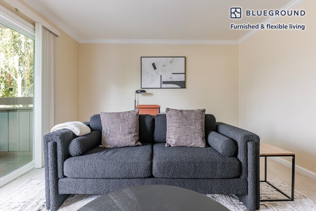 Building Photo - 170 Locksunart Way