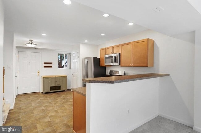 Building Photo - 1309 N Van Dorn St