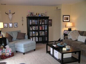 Building Photo - 466 Pompton Ave