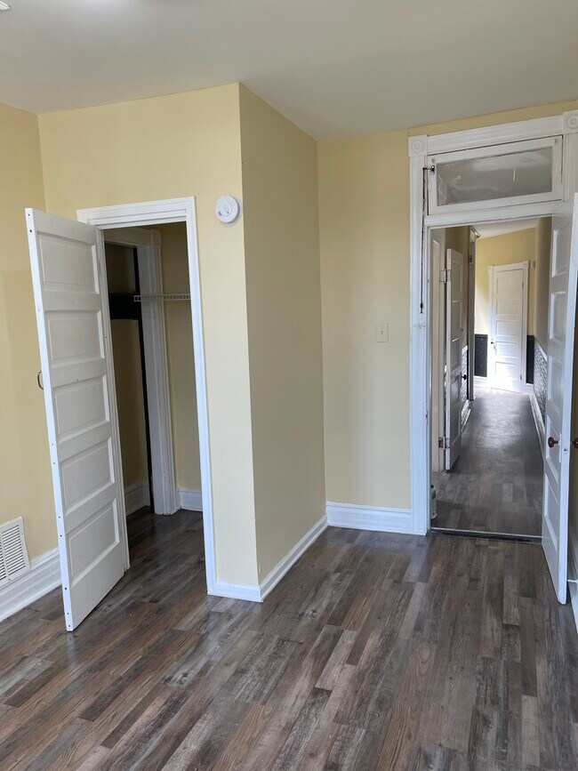 Trastienda - 2309 Avalon Ave