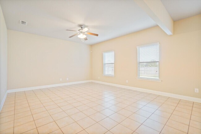 Foto del edificio - UPCOMING LISTING