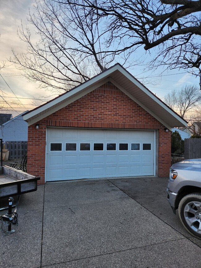 Building Photo - 14614 Poplar St