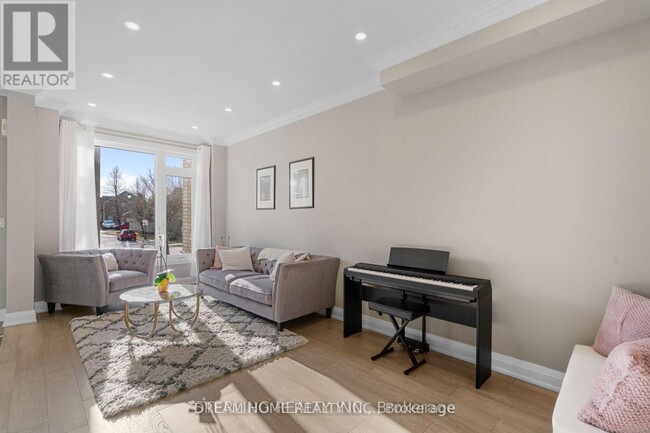 Building Photo - 206 Bur Oak Ave