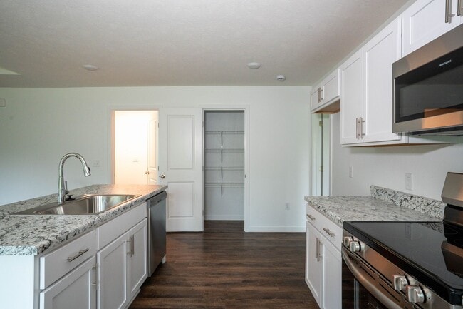 Building Photo - BRAND NEW 3 BEDROOM HOME - BOLIVAR, MO
