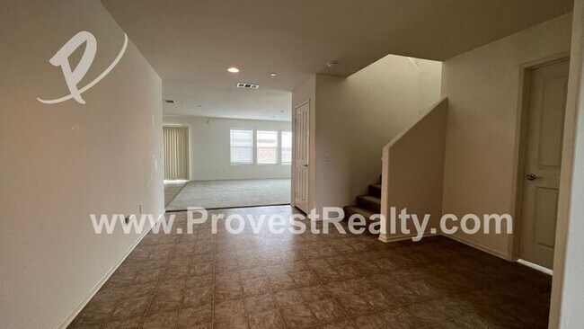 Building Photo - HUGE 5 Bedroom 2.5 Bath Home in Victorville!!