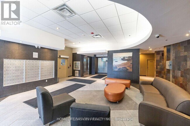 Photo du bâtiment - 890-890 Sheppard Ave W