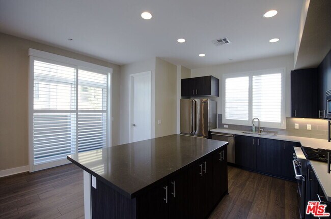 Foto del edificio - 2753 Waverly Dr