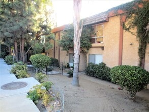 Building Photo - 12923 Mapleview St