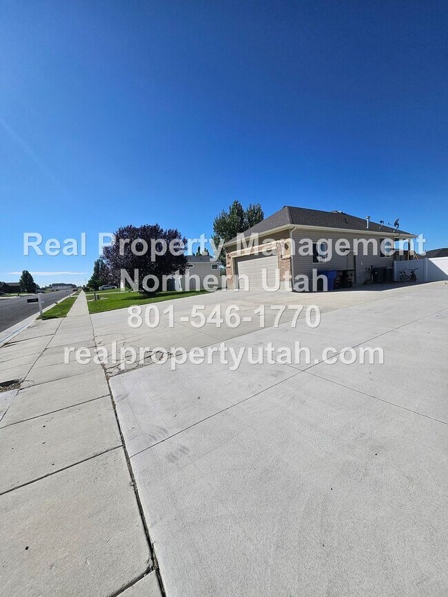 Foto del edificio - Stunning 7 Bedroom Home in West Point Avai...