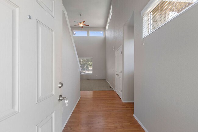 Foto del edificio - 3 Bedroom 2 1/2 Bath Townhome in Rigden Farms