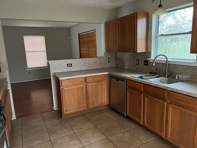 Building Photo - 5935 Sattler Park Dr